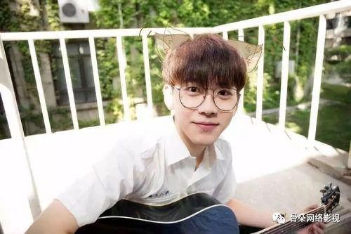 娱乐圈抖音吃瓜博主,揭秘明星幕后故事，带你领略娱乐圈风云变幻